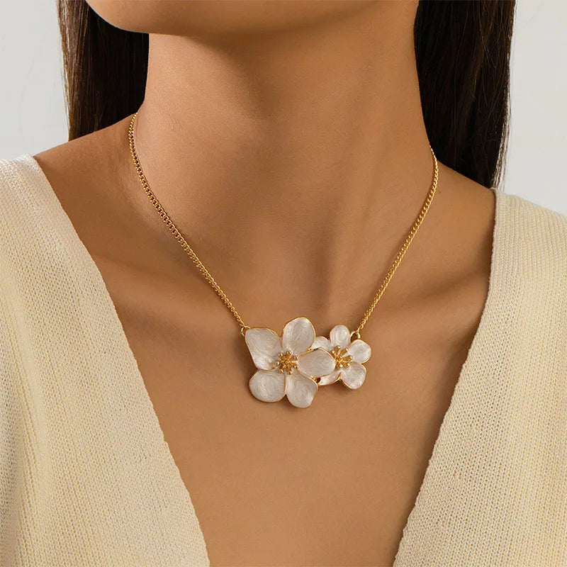 Exquisite Gold Cherry Blossom Pendant Necklace for Women Elegant Clavicle Ladies Daily Jewelry