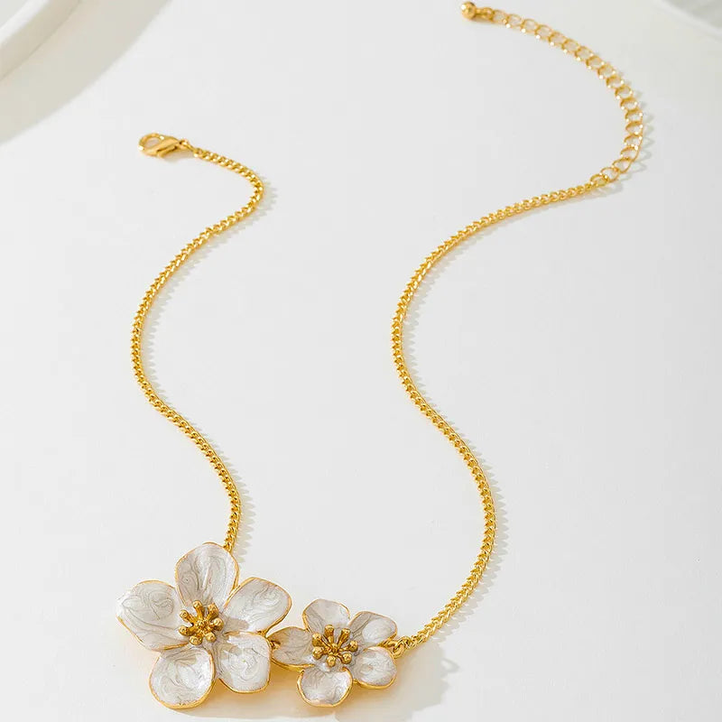 Exquisite Gold Cherry Blossom Pendant Necklace for Women Elegant Clavicle Ladies Daily Jewelry