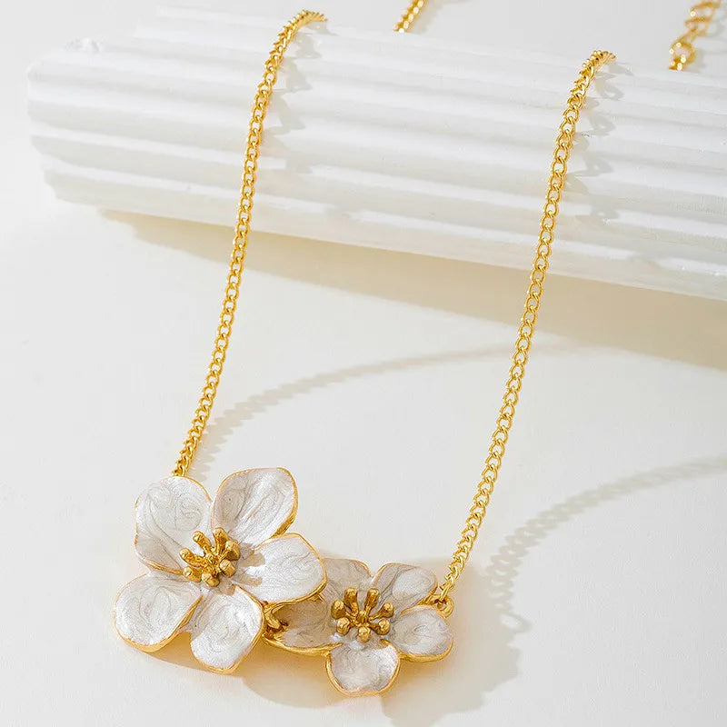 Exquisite Gold Cherry Blossom Pendant Necklace for Women Elegant Clavicle Ladies Daily Jewelry