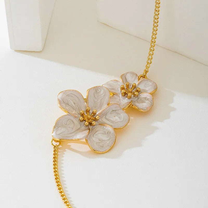 Exquisite Gold Cherry Blossom Pendant Necklace for Women Elegant Clavicle Ladies Daily Jewelry