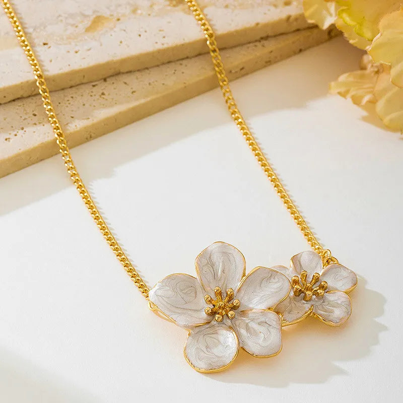 Exquisite Gold Cherry Blossom Pendant Necklace for Women Elegant Clavicle Ladies Daily Jewelry